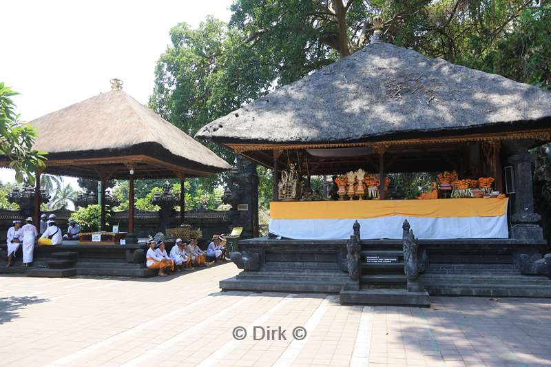 bali hindoe tempel pura goa lawah