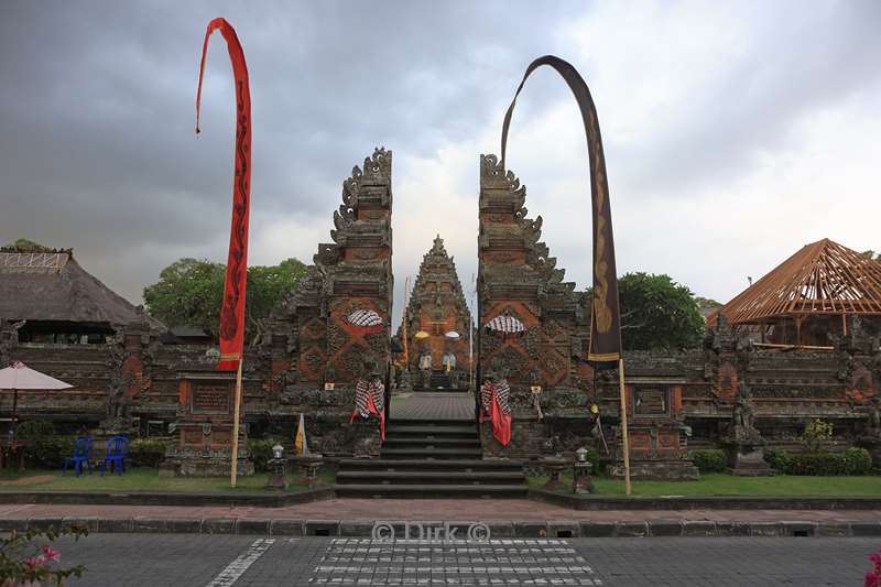 bali hindoe tempel pura puseh