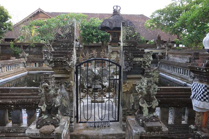 bali hindoe tempel pura puseh