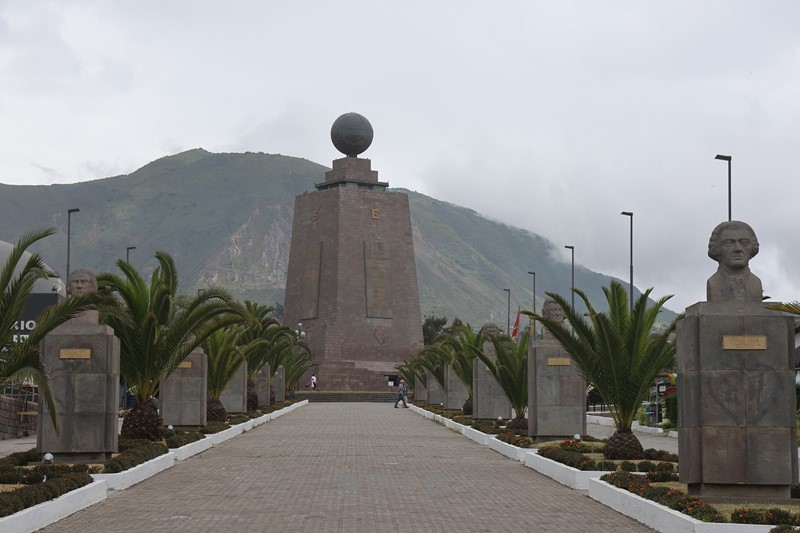 equator quito