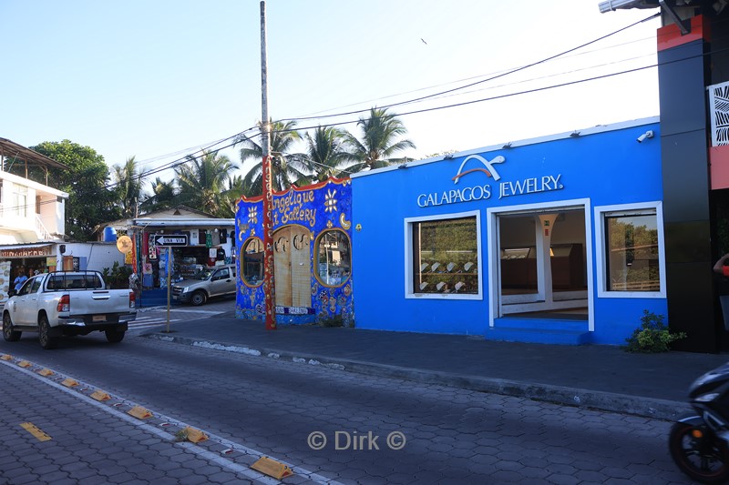 galapagos puerto ayora santa cruz