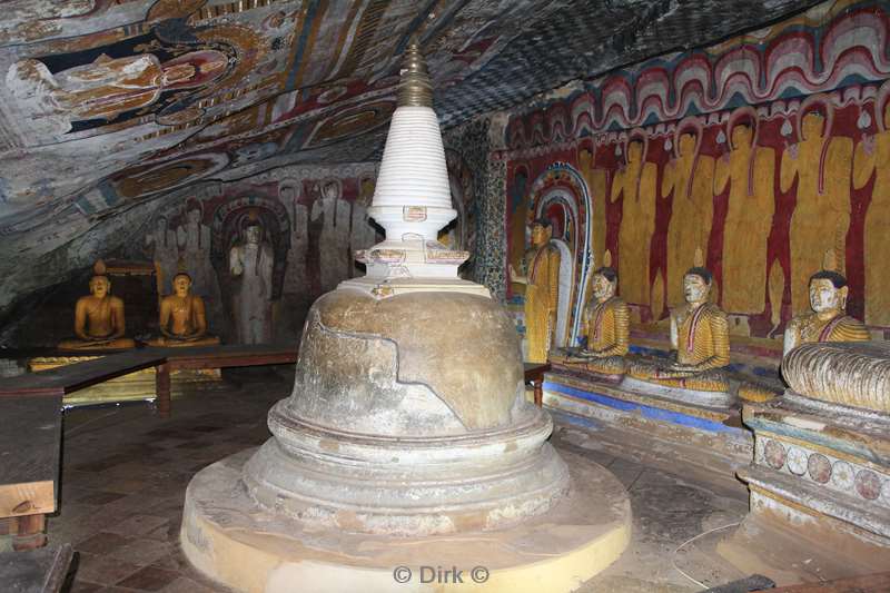 sri lanka dambulla Buddha statues