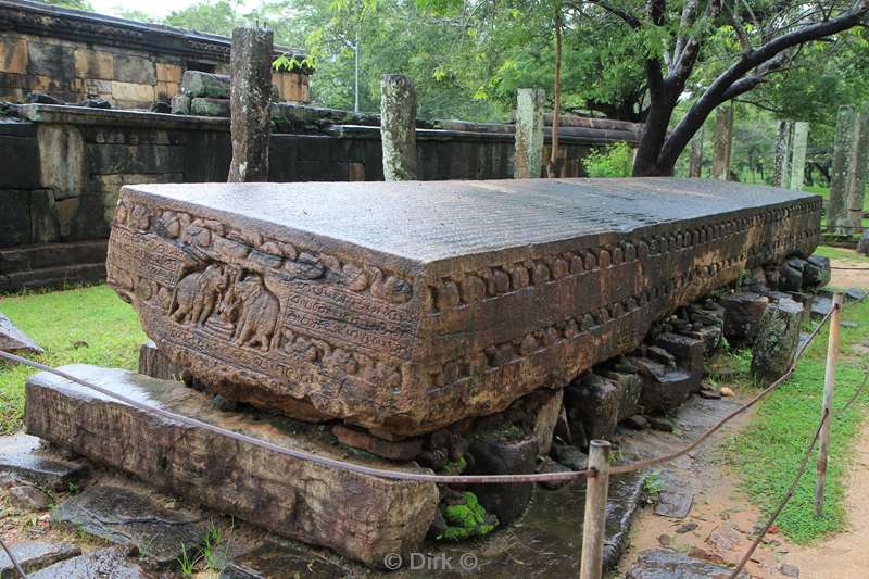 sri lanka buddhist temples in polonnaruwa